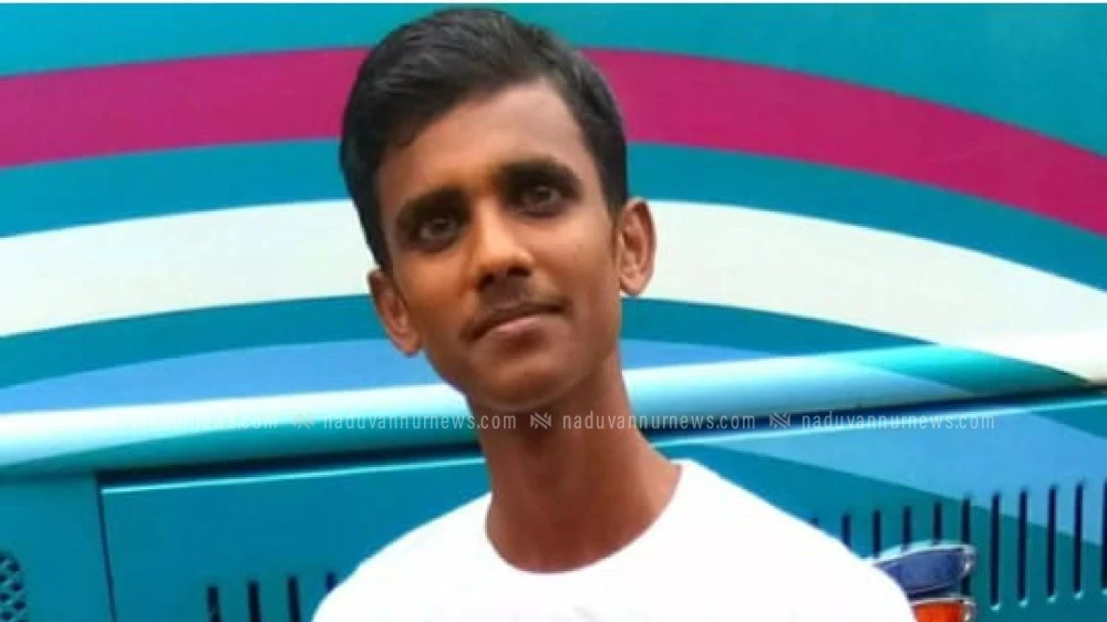  വണ്ടൂരിൽ ബൈക്കും ടിപ്പറും കൂട്ടിയിടിച്ച് ബൈക്ക് യാത്രക്കാരനായ യുവാവ് മരിച്ചു