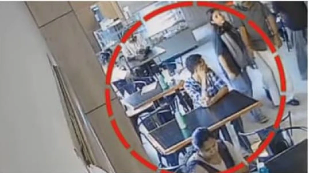  ബേക്കറിയിൽ ചായ കുടിക്കാൻ കയറിയ യുവതിയുടെ ഐ ഫോൺ മോഷ്ടിച്ചു