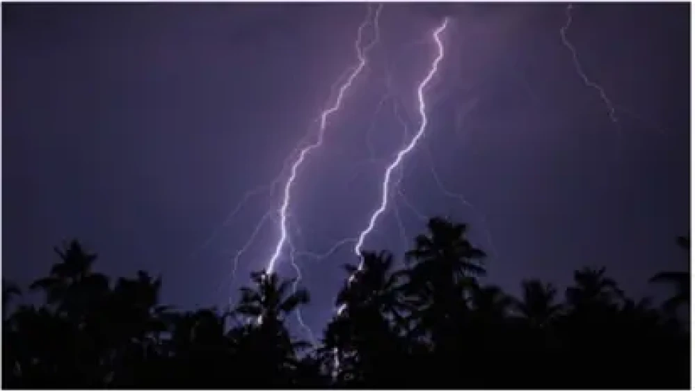  ബംഗാള്‍ ഉള്‍ക്കടലില്‍ ന്യൂനമർദ്ദത്തിന് സാധ്യത; കേരളത്തിൽ ഇന്നും ഇടിമിന്നലോട് കൂടിയ മഴ