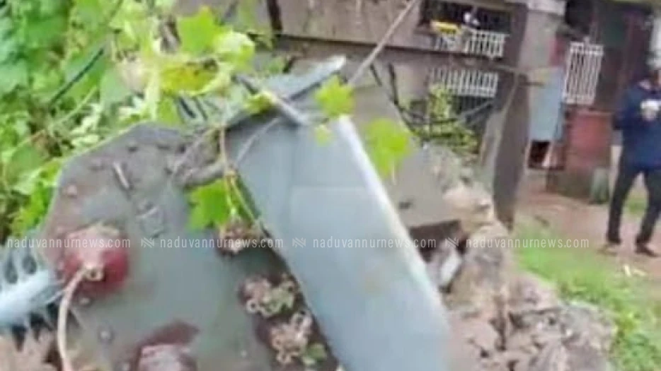  മേപ്പയ്യൂരിൽ കാർ ഇടിച്ചു കെഎസ്ഇബി ട്രാൻസ്ഫോമർ തകർന്നു; വൈദ്യുതി വിതരണം തടസ്സപ്പെട്ടു