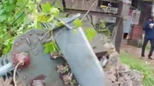 
                        മേപ്പയ്യൂരിൽ കാർ ഇടിച്ചു കെഎസ്ഇബി ട്രാൻസ്ഫോമർ തകർന്നു; വൈദ്യുതി വിതരണം തടസ്സപ്പെട്ടു