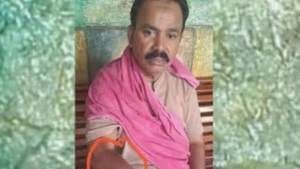 
                        സ്‌കൂട്ടറില്‍ സഞ്ചരിക്കുകയായിരുന്ന മധ്യവയസ്‌കനെ തെരുവ് നായക്കൂട്ടം ആക്രമിച്ചു