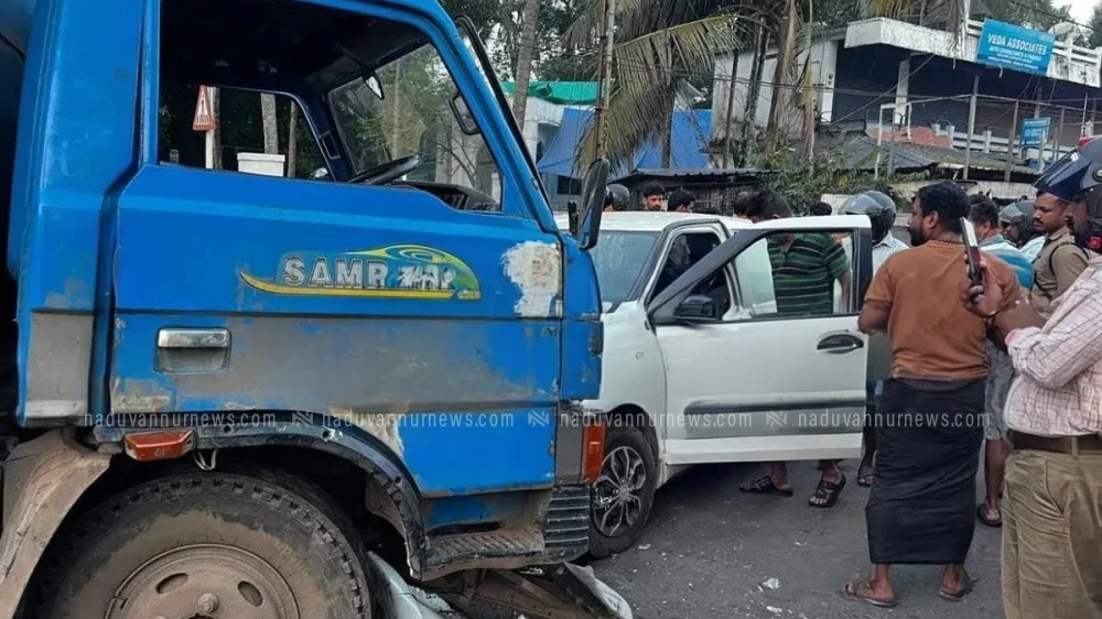  കൊയിലാണ്ടിയിൽ പാർസൽ ലോറിയും കാറും കൂട്ടിയിടിച്ചുണ്ടായ അപകടത്തിൽ പരിക്കേറ്റ വീട്ടമ്മ മരിച്ചു