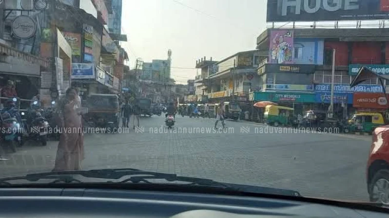  പേരാമ്പ്രയിൽ ബസ് തട്ടി യുവാവിന് ഗുരുതരമായി പരിക്കേറ്റു