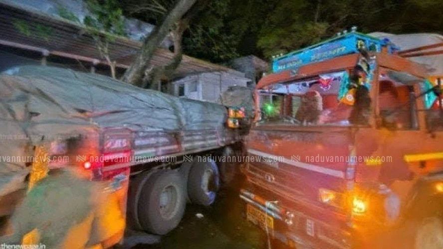  കൊയിലാണ്ടി പാലക്കുളം ദേശീയപാതയിൽ  ചരക്ക് ലോറികളും മീൻവണ്ടിയും തമ്മിൽ കൂട്ടിയിടിച്ചു