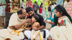 ആദ്യാക്ഷര മധുരം നുണഞ്ഞ് കുരുന്നുകൾ; മാണിക്കോത്ത് തെരു ശ്രീ മഹാഗണപതി ക്ഷേത്രത്തിൽ നവരാത്രി മഹോത്സവം ആദ്യാക്ഷര മധുരം നുണഞ്ഞ് കുരുന്നുകൾ; മാണിക്കോത്ത് തെരു ശ്രീ മഹാഗണപതി ക്ഷേത്രത്തിൽ നവരാത്രി മഹോത്സവം