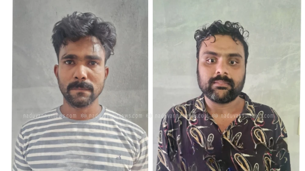 ബാലുശ്ശേരിയിൽ വിൽപനയ്ക്കായി സൂക്ഷിച്ച 12.360 ഗ്രാം എം.ഡി.എം.എയും പണവുമായി രണ്ട് യുവാക്കൾ പിടിയിൽ