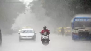 സംസ്ഥാനത്ത് അതിതീവ്ര മഴയ്ക്ക് സാധ്യത; മൂന്ന് ജില്ലകളിൽ ഇന്ന് റെഡ് അലർട്ട് സംസ്ഥാനത്ത് അതിതീവ്ര മഴയ്ക്ക് സാധ്യത; മൂന്ന് ജില്ലകളിൽ ഇന്ന് റെഡ് അലർട്ട്