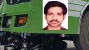കോഴിക്കോട് സ്വകാര്യ ബസിടിച്ച് ബൈക്ക് യാത്രക്കാരന് ദാരുണാന്ത്യം കോഴിക്കോട് സ്വകാര്യ ബസിടിച്ച് ബൈക്ക് യാത്രക്കാരന് ദാരുണാന്ത്യം