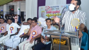 നിൽക്കുന്നിടത്ത് നിൽക്കാൻ ഓടേണ്ട കാലത്താണ് നമ്മൾ ജീവിക്കുന്നത്: ഷാഫി പറമ്പിൽ എം.പി. നിൽക്കുന്നിടത്ത് നിൽക്കാൻ ഓടേണ്ട കാലത്താണ് നമ്മൾ ജീവിക്കുന്നത്: ഷാഫി പറമ്പിൽ എം.പി.