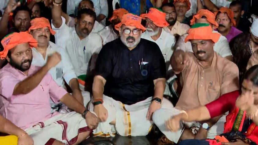 ശബരിമല സ്വര്‍ണക്കൊള്ളയില്‍ പ്രതിഷേധിച്ച് ബിജെപിയുടെ രാപകല്‍ സെക്രട്ടേറിയറ്റ് ധര്‍ണ ആരംഭിച്ചു