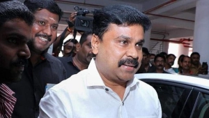 ദിലീപിന്റെ വീട്ടിൽ അതിക്രമിച്ച് കടക്കാൻ ശ്രമം; മലപ്പുറം സ്വദേശി പിടിയിൽ ദിലീപിന്റെ വീട്ടിൽ അതിക്രമിച്ച് കടക്കാൻ ശ്രമം; മലപ്പുറം സ്വദേശി പിടിയിൽ