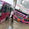 നന്തിയിൽ സ്വകാര്യ ബസ് ഡ്രൈനേജിലേക്ക് താഴ്ന്ന് അപകടം നന്തിയിൽ സ്വകാര്യ ബസ് ഡ്രൈനേജിലേക്ക് താഴ്ന്ന് അപകടം