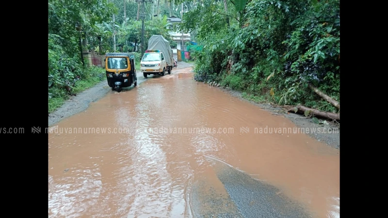മേപ്പയൂർ - ചെറുവണ്ണൂർ റോഡ് തകർന്നു; യാത്രാ ദുഷ്കരം