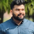 വീട്ടുമുറ്റത്ത് കാറിന് തീപിടിച്ച് പൊള്ളലേറ്റ യുവാവ് മരിച്ചു വീട്ടുമുറ്റത്ത് കാറിന് തീപിടിച്ച് പൊള്ളലേറ്റ യുവാവ് മരിച്ചു