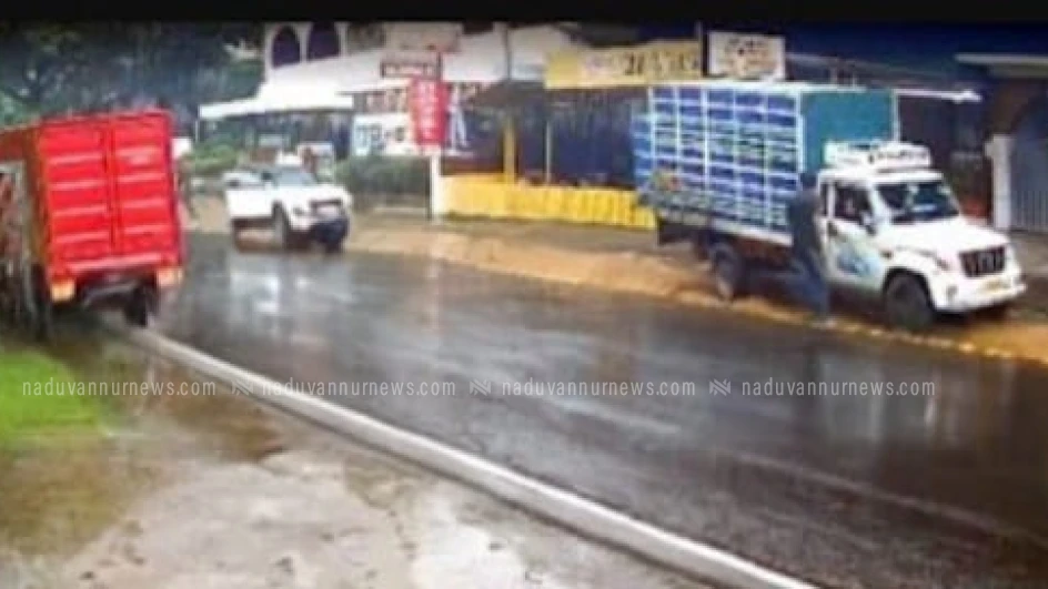 ചാലിക്കരയിൽ കോഴിവണ്ടി ബൈക്കിലിടിച്ച് കാവുന്തറ സ്വദേശിയായ യുവാവിന് ഗുരുതര പരിക്ക്