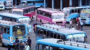 കോഴിക്കോട് ബസ് ജീവനക്കാരും വിദ്യാർഥികളും നടുറോഡിൽ ഏറ്റുമുട്ടി  കോഴിക്കോട് ബസ് ജീവനക്കാരും വിദ്യാർഥികളും നടുറോഡിൽ ഏറ്റുമുട്ടി