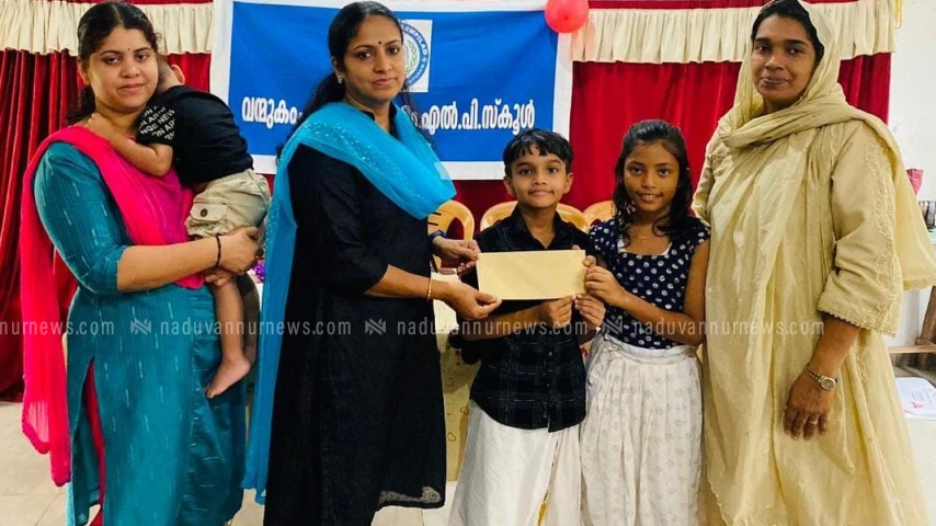 ഓണാഘോഷത്തിനിടെ സ്നേഹ സ്പർശമൊരുക്കിവന്മുകം-എളമ്പിലാട് എം.എൽ.പി.സ്കൂൾ വിദ്യാർത്ഥികൾ