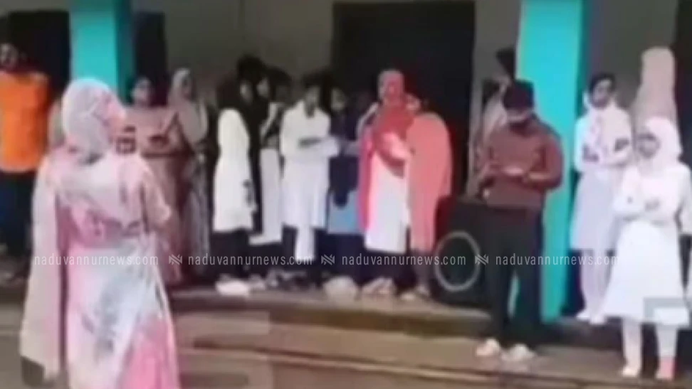  സ്കൂളിൽ കുട്ടികളെ കൊണ്ട് ആർഎസ്എസ് ഗണഗീതം ചൊല്ലിച്ചു; അധ്യാപകനെതിരെ നടപടി