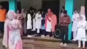 
                        സ്കൂളിൽ കുട്ടികളെ കൊണ്ട് ആർഎസ്എസ് ഗണഗീതം ചൊല്ലിച്ചു; അധ്യാപകനെതിരെ നടപടി