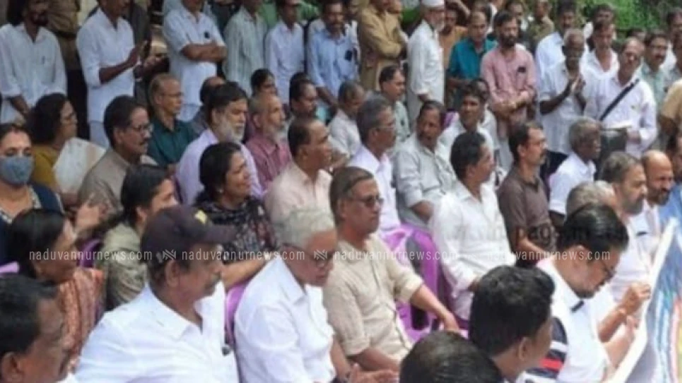 സുജിത്തിനെ  മർദിച്ച പോലീസ് ഉദ്യോഗസ്ഥരെ പിരിച്ചു വിടണമെന്നാവശ്യപ്പെട്ട് കൊയിലാണ്ടിയിൽ പ്രതിഷേധം