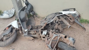 
                        സർക്കാർ ജീവനക്കാരായ വനിതകൾ സഞ്ചരിച്ച സ്‌കൂട്ടറിൽ കാറിടിച്ചു; രണ്ട് പേർക്കും ഗുരുതര പരിക്ക്