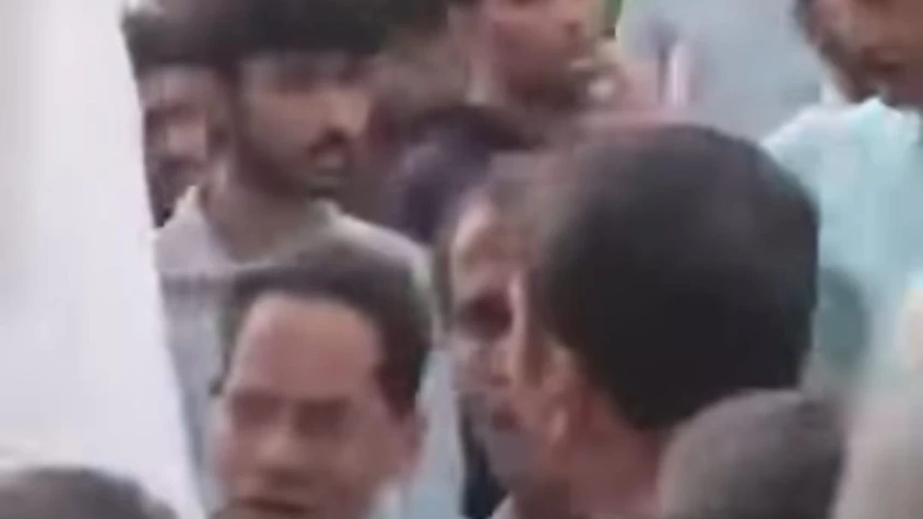  മൂലാട്ട്  പൊതുയോഗം കയ്യേറിയ സംഭവത്തിൽ 15 ഡിവൈഎഫ്ഐ പ്രവർത്തകർക്കെതിരെ കേസ്