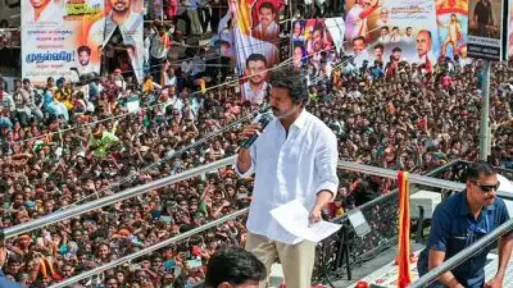 കാരൂർ ദുരന്തത്തിൽ മനംനൊന്ത് ടിവികെ പ്രാദേശിക നേതാവ് ജീവനൊടുക്കി