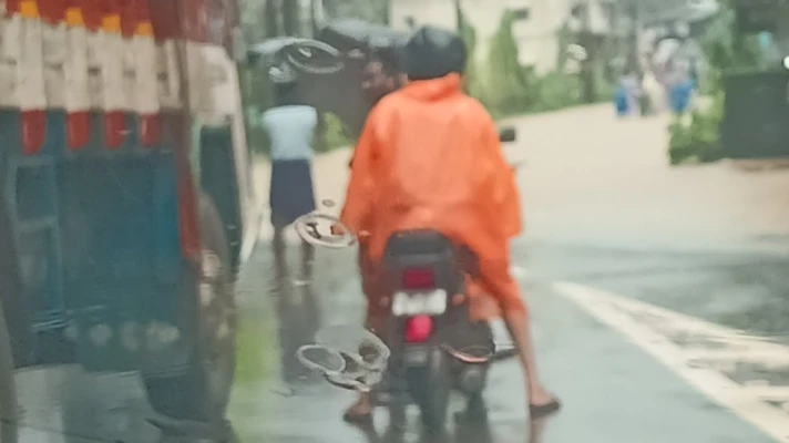 ശക്തമായ മഴ കോഴിക്കോട് വയനാട് ദേശീയപാതയിൽ ഗതാഗതം തടസ്സപ്പെട്ടു
