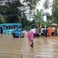 പൂനൂരിൽ വെള്ളക്കെട്ടിൽ ബസ് കുടുങ്ങി : യാത്രക്കാർ രക്ഷപ്പെട്ടു.