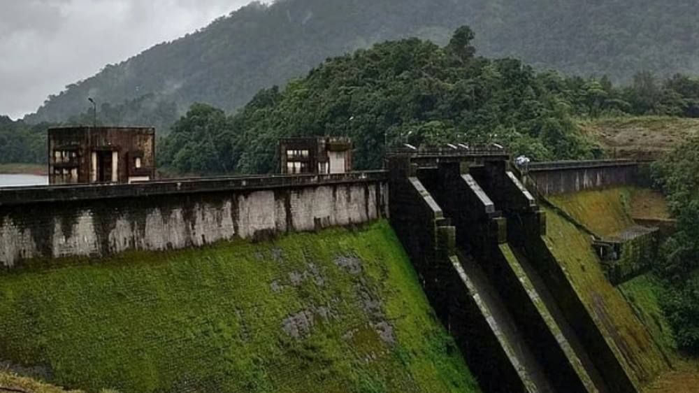  കക്കയം ഡാമിന്റെ ഷട്ടറുകൾ തുറന്നു.