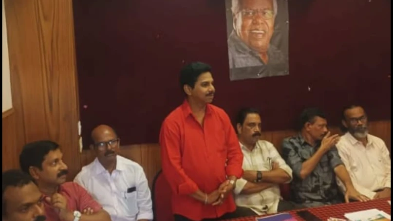  പ്രശസ്ത നടൻ തിലകന് സ്മാരകം നിർമ്മിക്കണം.