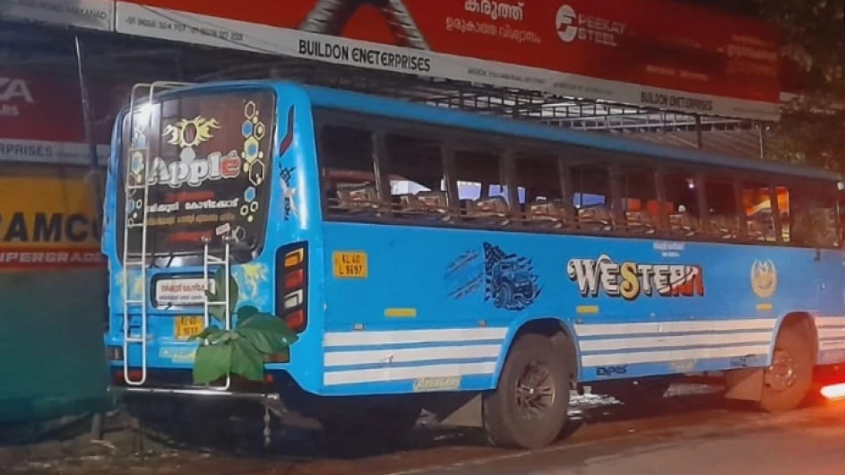 സ്വകാര്യ ബസിൽ നിന്നിറങ്ങുമ്പോൾ അപകടം, വീട്ടമ്മ മരിച്ചു.