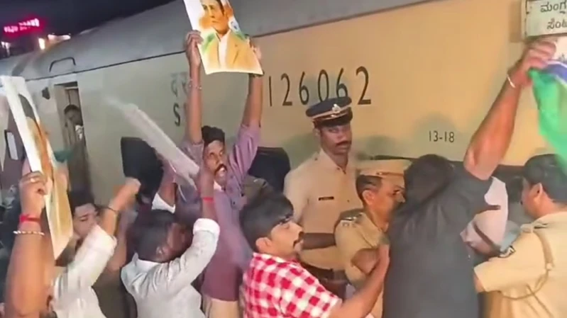  മന്ത്രി എൻ ഷംസുദ്ദീനെതിരെ യുവമോർച്ച കരിങ്കൊടി പ്രതിഷേധം