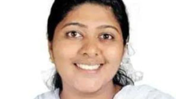 സ്കൂൾ കുട്ടികൾക്ക് ഫുട്ബോൾ നൽകി വിദ്യാബാലകൃഷ്ണൻ എംഎൽഎ