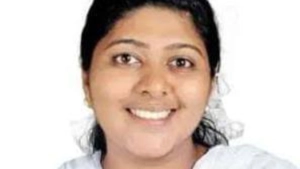 സ്കൂൾ കുട്ടികൾക്ക് ഫുട്ബോൾ നൽകി വിദ്യാബാലകൃഷ്ണൻ എംഎൽഎ