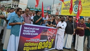സിപിഐ റെയിൽവേ സ്റ്റേഷൻ മാർച്ച് സംഘടിപ്പിച്ചു