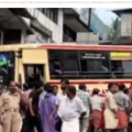 കെഎസ്ആർടിസി ബസ് പ്രകടനത്തിലേക്ക് ഇടിച്ചുകയറി: മൂന്നുപേർക്ക് പരിക്ക്