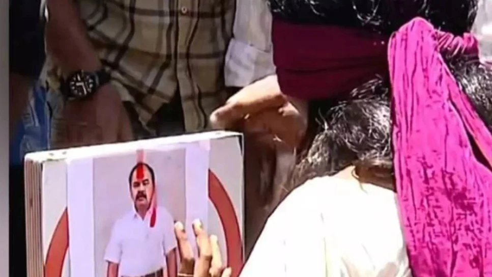 കേരള സർവകലാശാലയിൽ എസ്എഫ്ഐ പ്രതിഷേധ ഓണാഘോഷം നടത്തി