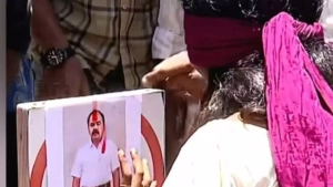 കേരള സർവകലാശാലയിൽ എസ്എഫ്ഐ പ്രതിഷേധ ഓണാഘോഷം നടത്തി