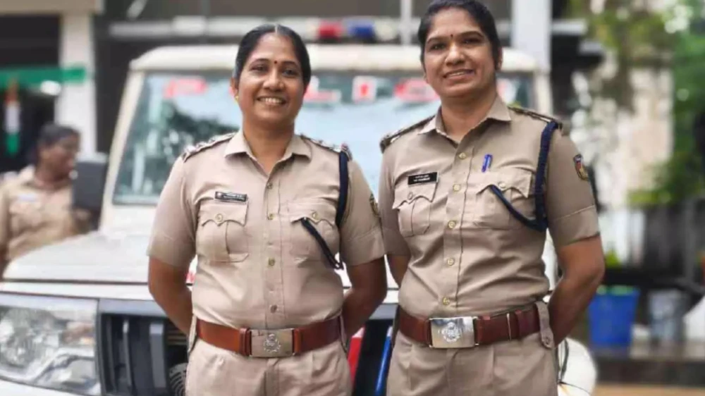 മുനമ്പം സ്‌റ്റേഷന്റെ സാരഥികളായി  സഹോദരിമാർ