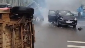 
                        വാഹനാപകടം നാലു പേർക്ക് പരിക്ക്