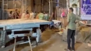 ഗണേശ വിഗ്രഹം മറിഞ്ഞുവീണ് രണ്ട് പേർ മരിച്ചു 