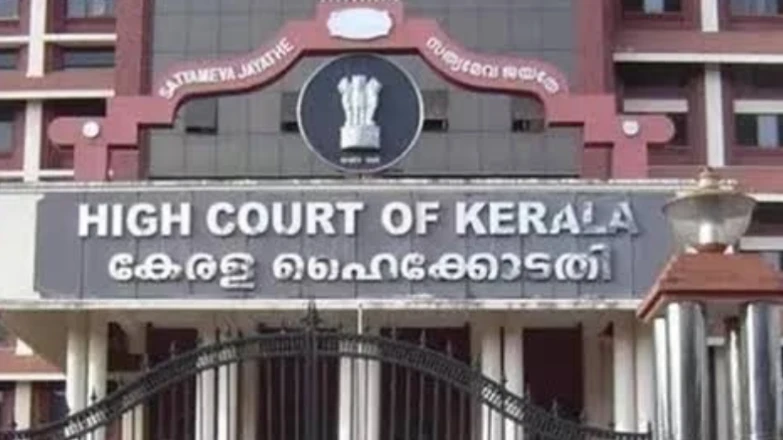  സ്വകാര്യ ദൃശ്യങ്ങൾ പ്രചരിപ്പിച്ചതിൽ ഭർത്താവിനെതിരെ യുവതി കോടതിയിൽ