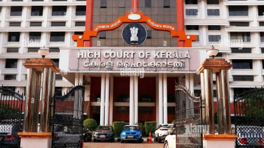  ശബരിമല ദർശനം പോലീസ് തടഞ്ഞുവെന്നാരോപിച്ച് ട്രാൻസ് ജെൻഡർ യുവതി ഹൈക്കോടതിയിൽ