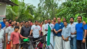 അഭിലാഷ് പുത്തഞ്ചേരി തൂഫാൻ സൈക്കിൾ യാത്ര കഴിഞ്ഞ് തിരിച്ചെത്തി