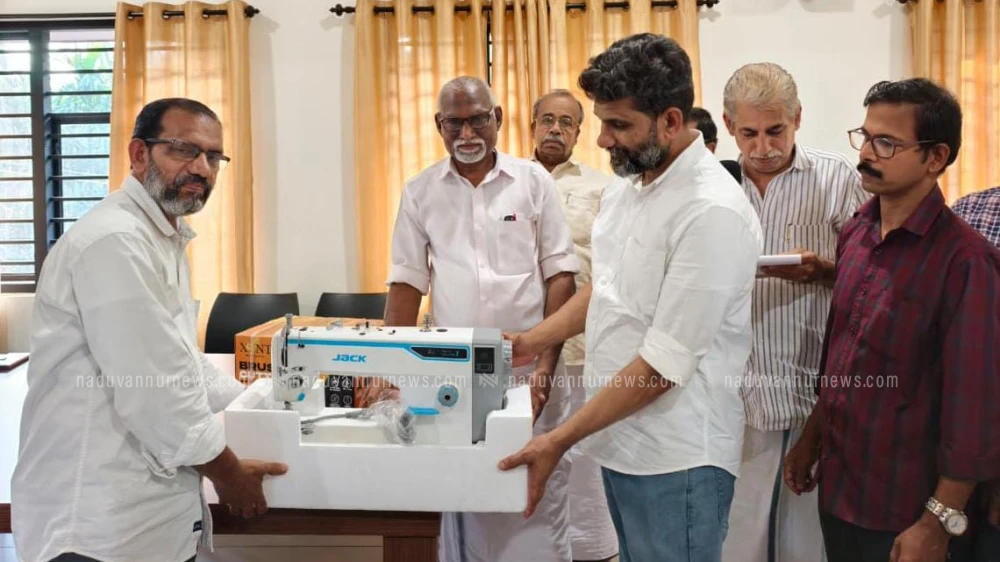  കായണ്ണയിൽ കനിവ് സബ് സെന്റർ തൊഴിൽ ഉപകരണങ്ങൾ വിതരണം ചെയ്തു