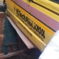 നാദാപുരത്ത് സ്കൂൾ ബസ് നിയന്ത്രണം വിട്ട്  കിണറിന് മുകളിലേക്ക് ഇടിച്ചു കയറി അപകടം