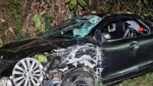 കുറ്റ്യാടി ചുരത്തിൽ കാർ നിയന്ത്രണം വിട്ടു മറിഞ്ഞ് മൂന്നുപേർക്ക് പരിക്ക്