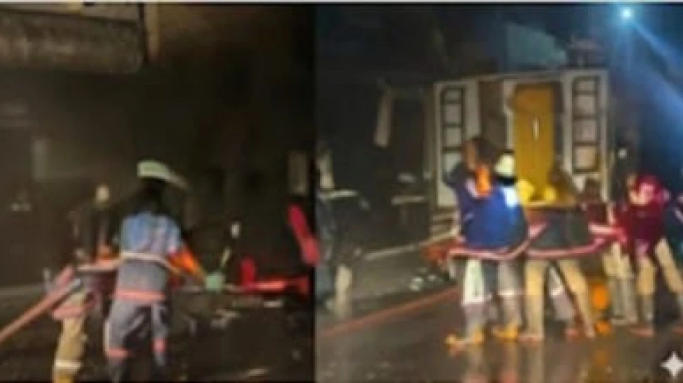  വെള്ളികുളങ്ങരയിൽ ഇന്ന് പുലർച്ചെ പലചരക്ക് കടയ്ക്ക് തീപിടിച്ചു